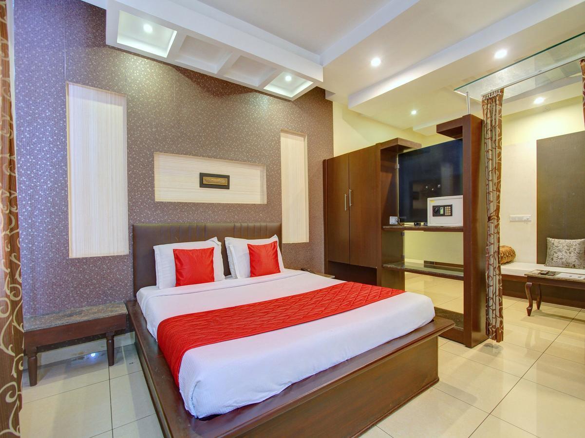 Oyo 8892 Kadambari Regency Hotel Angamali Luaran gambar