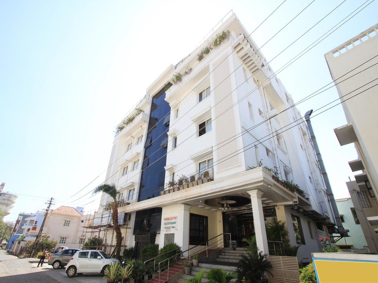 Oyo 8892 Kadambari Regency Hotel Angamali Luaran gambar