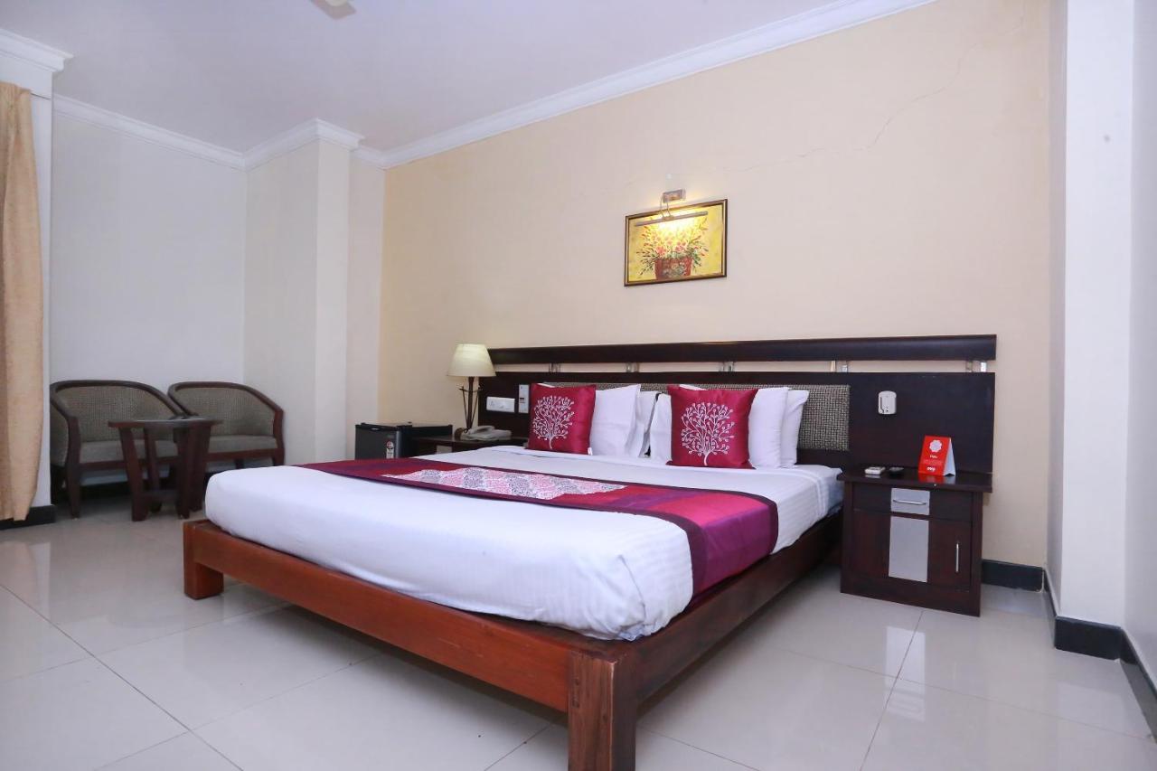 Oyo 8892 Kadambari Regency Hotel Angamali Luaran gambar