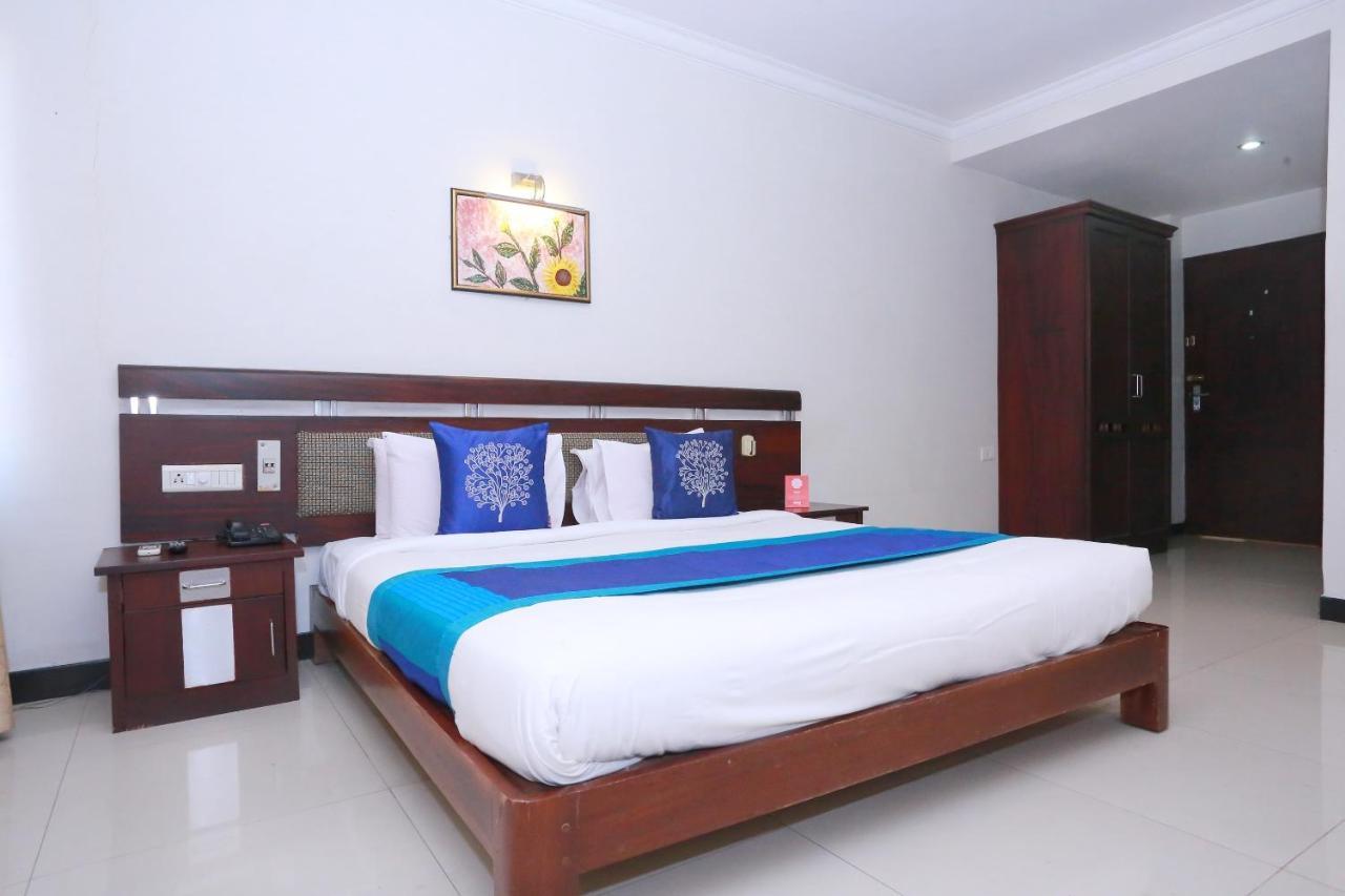 Oyo 8892 Kadambari Regency Hotel Angamali Luaran gambar